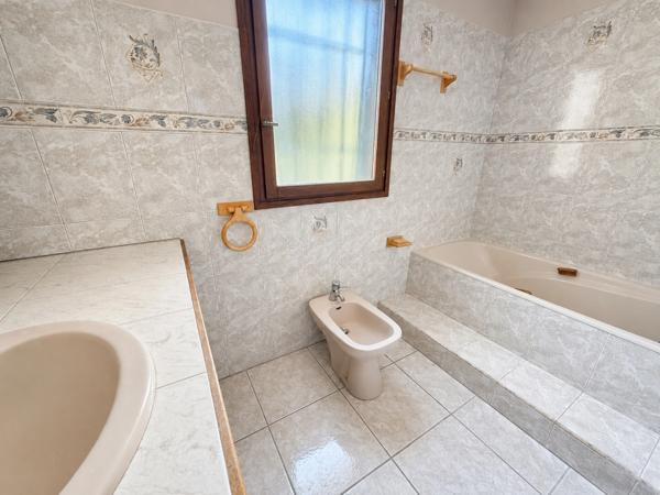Maison à vendre 6 pièces 176 m2 jardin double garage LAURIS (84)