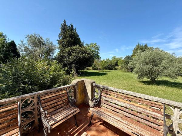 Maison à vendre 6 pièces 176 m2 jardin double garage LAURIS (84)
