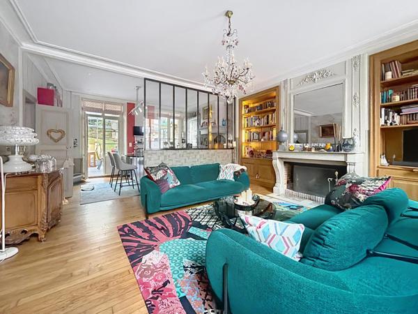 À 1h30 de Paris, hôtel particulier restauré avec soin, au cœur d’un écrin de verdure