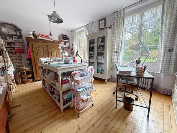 À 1h30 de Paris, hôtel particulier restauré avec soin, au cœur d’un écrin de verdure