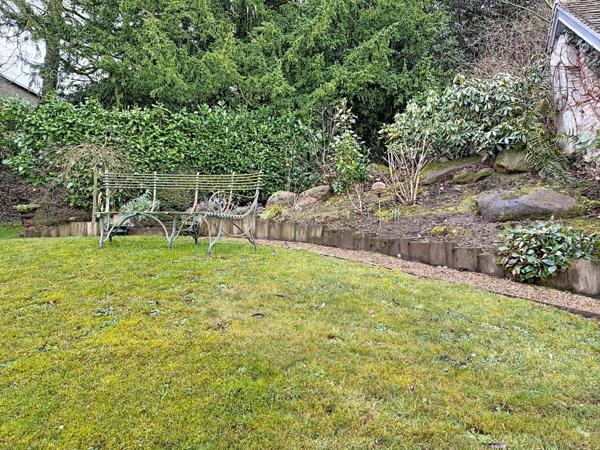 À 1h30 de Paris, hôtel particulier restauré avec soin, au cœur d’un écrin de verdure