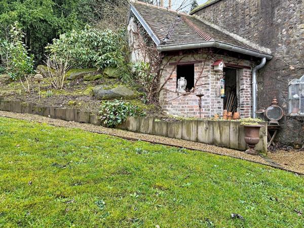 À 1h30 de Paris, hôtel particulier restauré avec soin, au cœur d’un écrin de verdure