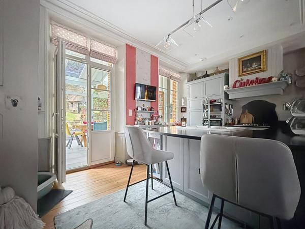 À 1h30 de Paris, hôtel particulier restauré avec soin, au cœur d’un écrin de verdure