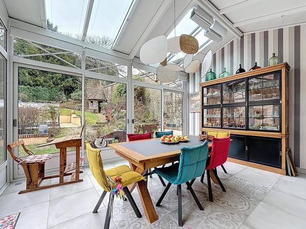 À 1h30 de Paris, hôtel particulier restauré avec soin, au cœur d’un écrin de verdure