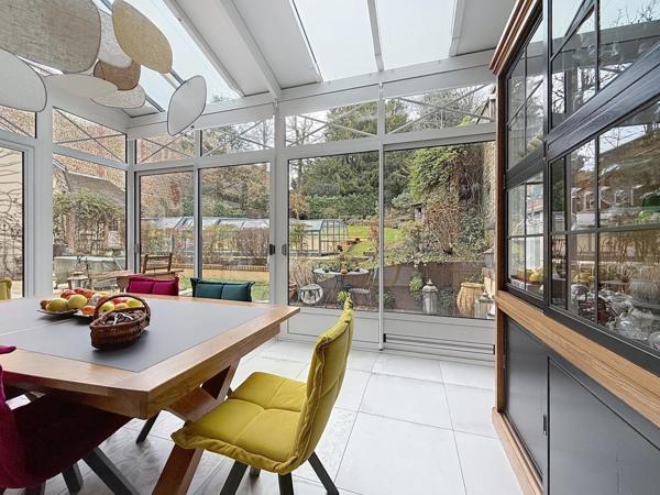 À 1h30 de Paris, hôtel particulier restauré avec soin, au cœur d’un écrin de verdure