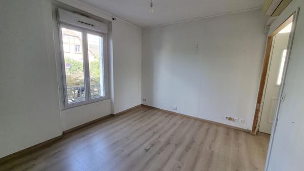 NANGIS PROCHE GARE, MAISON 4 PIECES SUR CAVE TOTALE, JARDIN