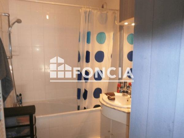 Location Appartement 2 pièces 46.28 m² - 15 RUE DU GAL DE GAULLE Guingamp 22200