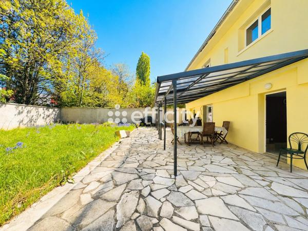 Maison
         8 pièces
        - 190 m² Bien prestige 739 000 € *