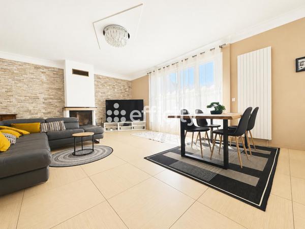 Maison
         8 pièces
        - 190 m² Bien prestige 739 000 € *