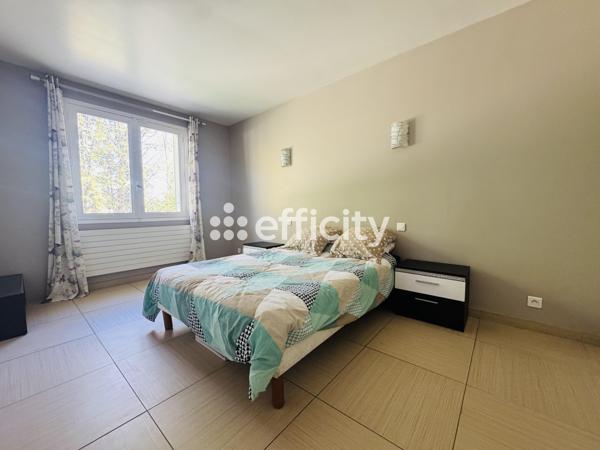 Maison
         8 pièces
        - 190 m² Bien prestige 739 000 € *