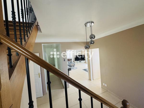 Maison
         8 pièces
        - 190 m² Bien prestige 739 000 € *