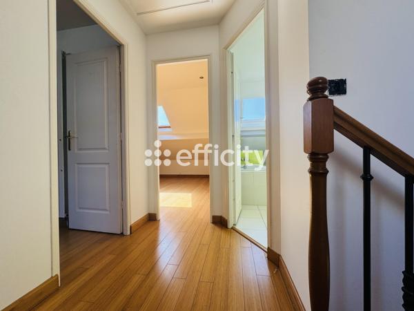 Maison
         8 pièces
        - 190 m² Bien prestige 739 000 € *