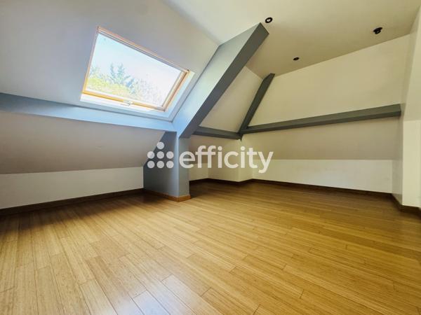 Maison
         8 pièces
        - 190 m² Bien prestige 739 000 € *