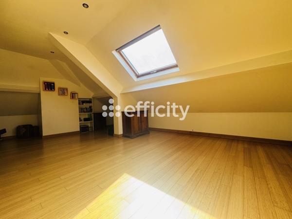 Maison
         8 pièces
        - 190 m² Bien prestige 739 000 € *