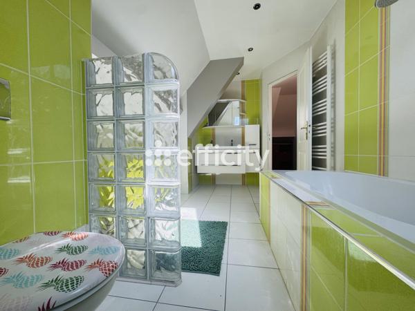 Maison
         8 pièces
        - 190 m² Bien prestige 739 000 € *