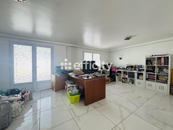 Maison
         8 pièces
        - 190 m² Bien prestige 739 000 € *