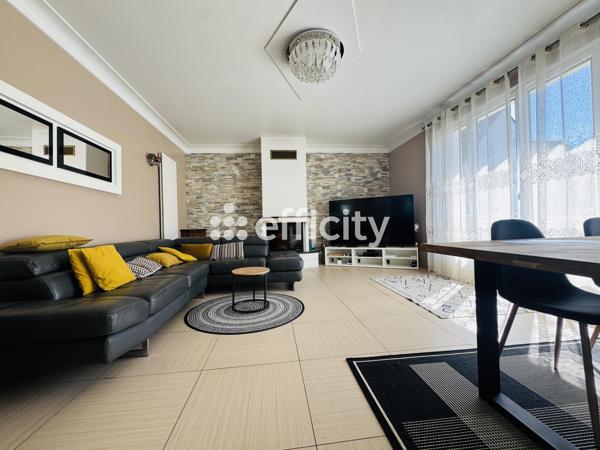 Maison
         8 pièces
        - 190 m² Bien prestige 739 000 € *