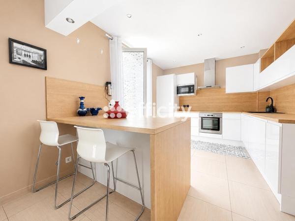 Maison
         8 pièces
        - 190 m² Bien prestige 739 000 € *