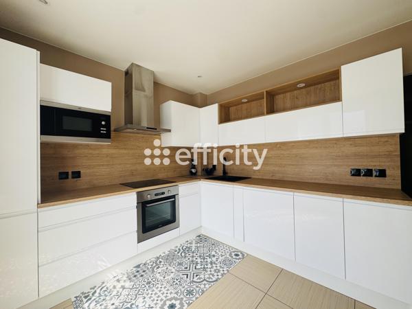 Maison
         8 pièces
        - 190 m² Bien prestige 739 000 € *
