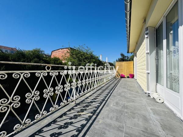 Maison
         8 pièces
        - 190 m² Bien prestige 739 000 € *