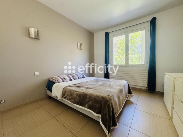 Maison
         8 pièces
        - 190 m² Bien prestige 739 000 € *