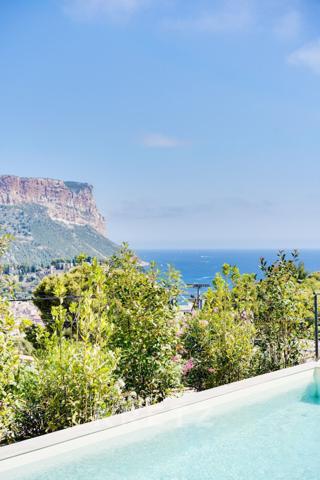 Villa contemporaine rénovée proche du port avec vues panoramiques