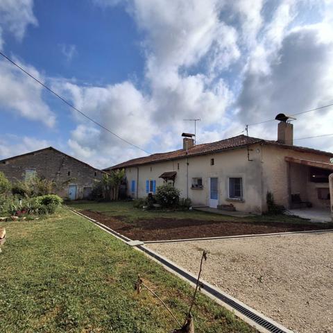 LONGERE AVEC GRANGE ET DEPENDANCES + GITE ATTENANT
