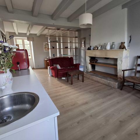 LONGERE AVEC GRANGE ET DEPENDANCES + GITE ATTENANT
