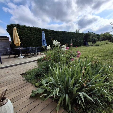 LONGERE AVEC GRANGE ET DEPENDANCES + GITE ATTENANT