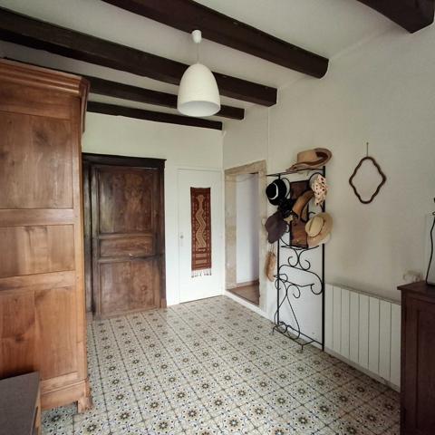 LONGERE AVEC GRANGE ET DEPENDANCES + GITE ATTENANT
