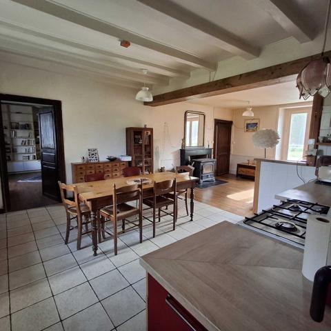 LONGERE AVEC GRANGE ET DEPENDANCES + GITE ATTENANT