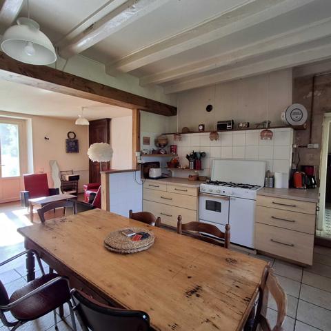 LONGERE AVEC GRANGE ET DEPENDANCES + GITE ATTENANT