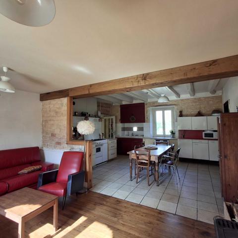 LONGERE AVEC GRANGE ET DEPENDANCES + GITE ATTENANT