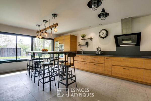 Villa d’architecte avec piscine à deux pas du centre-ville