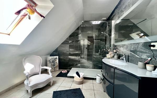 Maison à vendre    7 pièces •  Luc-sur-Mer