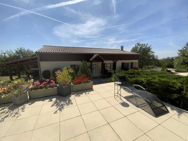 Maison ancienne - Labastide murat A vendre- Propriété de charme au cœur du Parc Régional des Causses du Quercy.