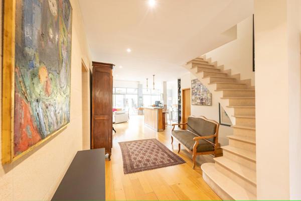 Talence forum superbe villa d'architecte de 307m² avec garage, piscine et dépendance aménagée