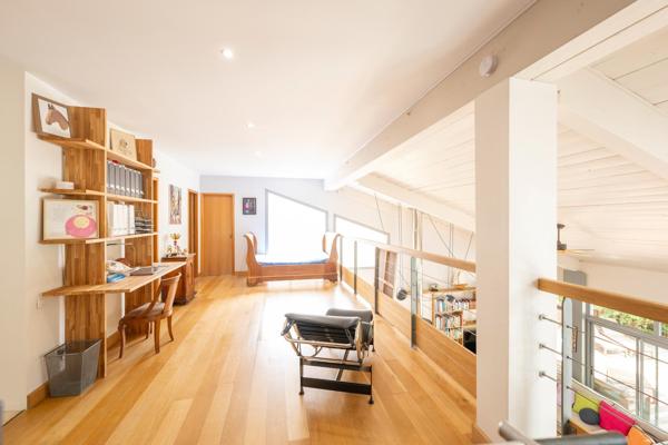 Talence forum superbe villa d'architecte de 307m² avec garage, piscine et dépendance aménagée