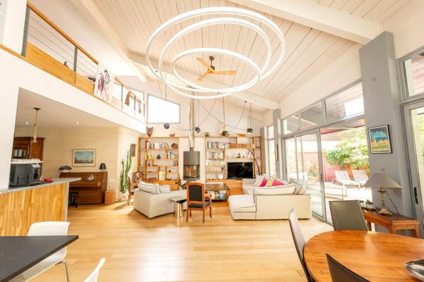 Talence forum superbe villa d'architecte de 307m² avec garage, piscine et dépendance aménagée