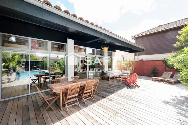 Talence forum superbe villa d'architecte de 307m² avec garage, piscine et dépendance aménagée