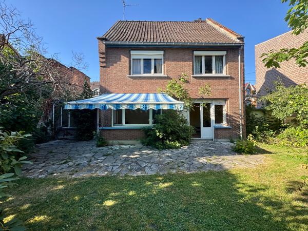 Maison semi-individuelle 90 m² sur 420 m2 de terrain– 4 chambres – Garage – Jardin arboré – Environnement privilégié VILLENEUVE D ASCQ