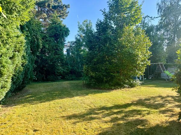 Maison semi-individuelle 90 m² sur 420 m2 de terrain– 4 chambres – Garage – Jardin arboré – Environnement privilégié VILLENEUVE D ASCQ