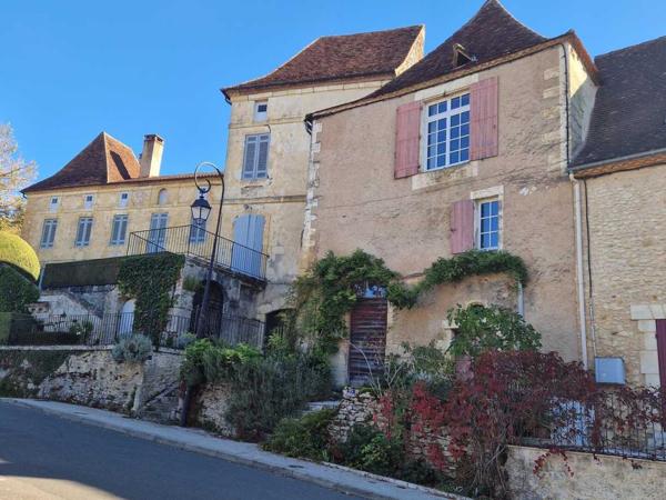 Maison ancienne - Le bugue Maison de caractère au coeur du Bugue avec grand jardin. Authenticité et charme assuré !