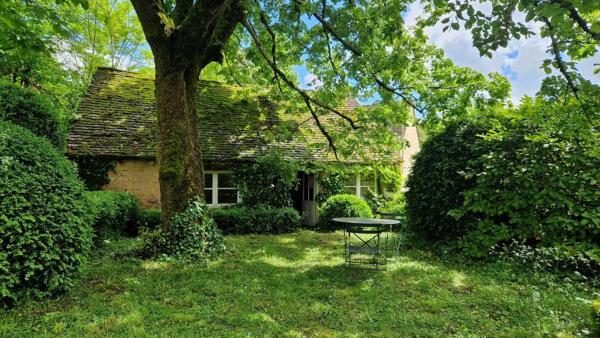 Maison ancienne - Le bugue Maison de caractère au coeur du Bugue avec grand jardin. Authenticité et charme assuré !