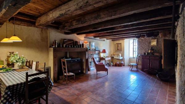 Maison ancienne - Le bugue Maison de caractère au coeur du Bugue avec grand jardin. Authenticité et charme assuré !