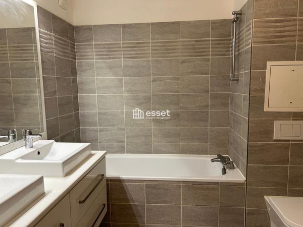 Location Appartement 5 pièces 90.4 m² - Paris 75014