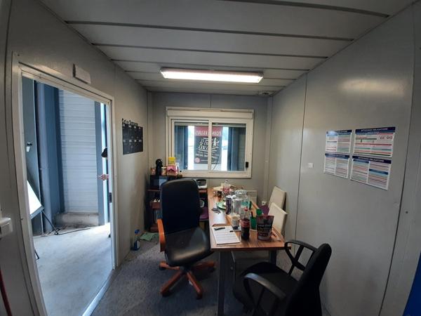 À LOUER - Local d'activité très récent de 209 m² au Nord de Nantes