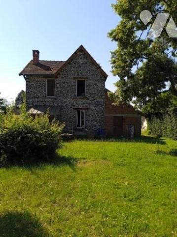 Maison de ville en pierre tout confort avec garage, cave et jardin