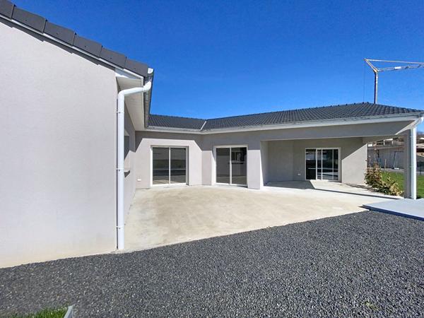 Yssingeaux! Villa contemporaine de 2022 plain pied 4 chambres