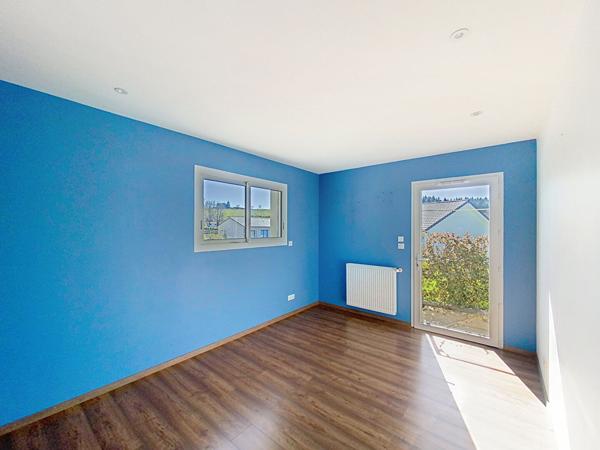 Yssingeaux! Villa contemporaine de 2022 plain pied 4 chambres